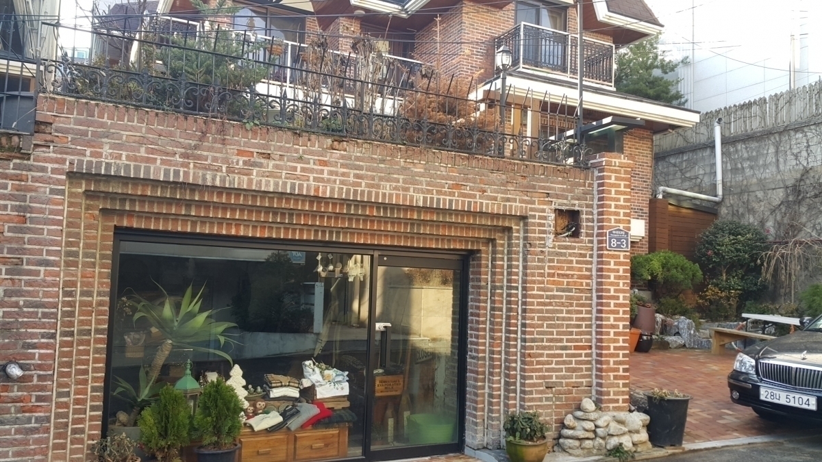 용산구 한남동 대사관길내 지하1층 지상2층 사무실 통임대(공동중개)