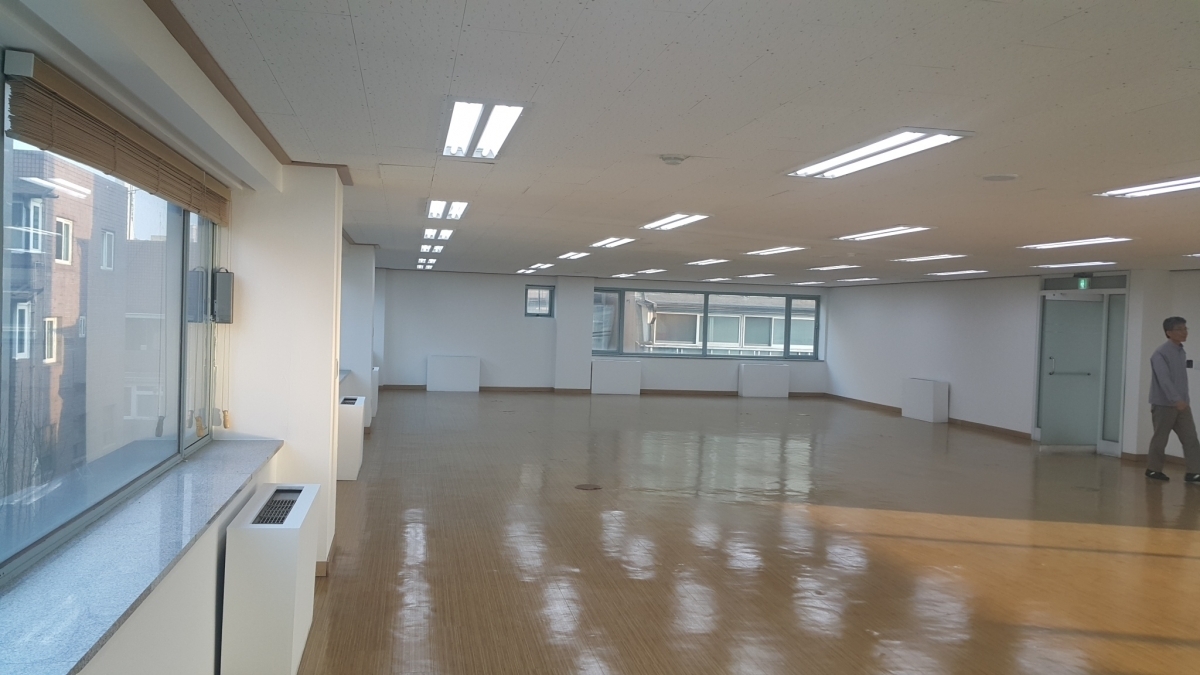신사동 압구정로 이면 7층빌딩의 4층 전층 임대